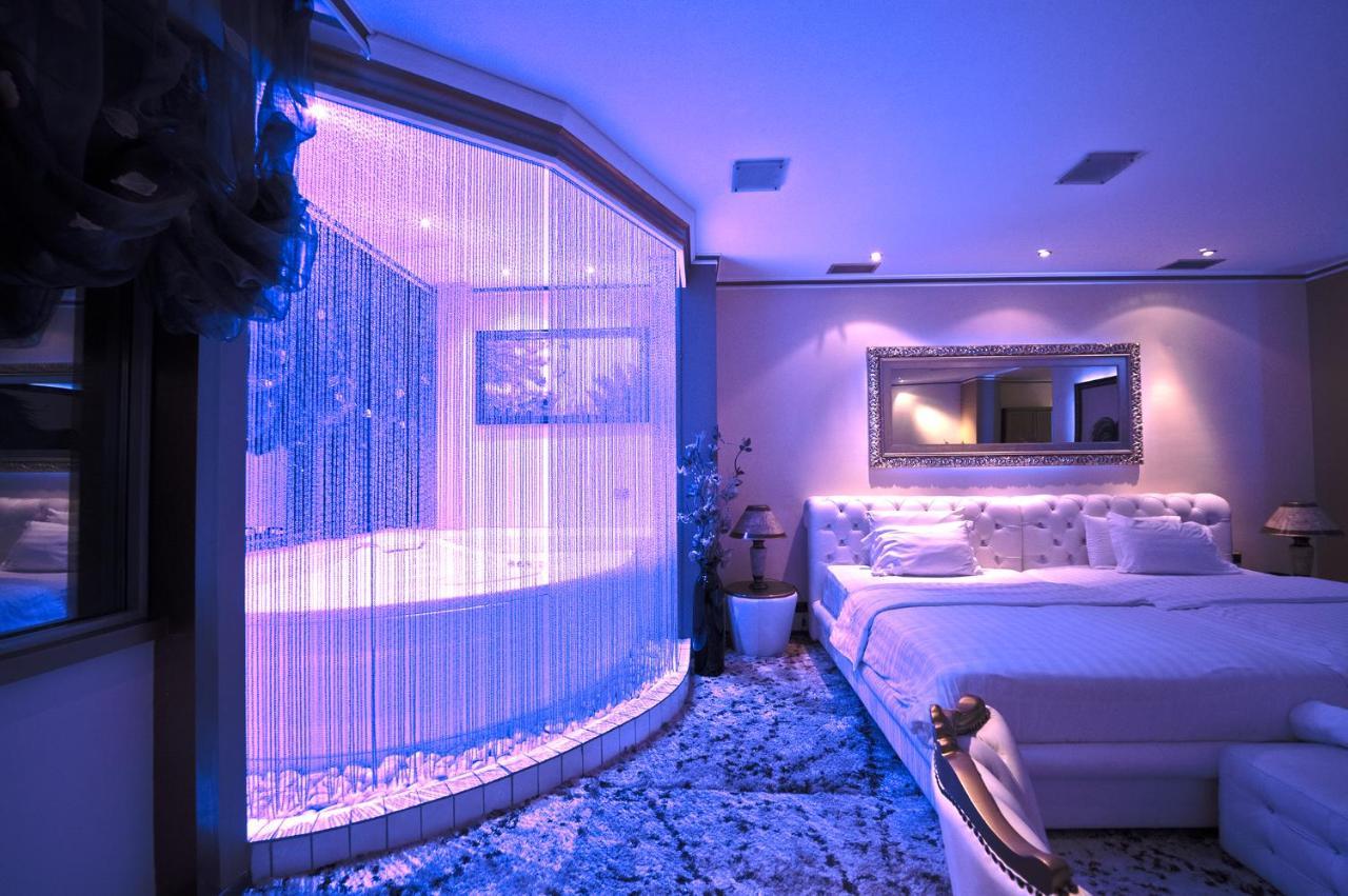 Hotel Rosa Blu Tirana Esterno foto