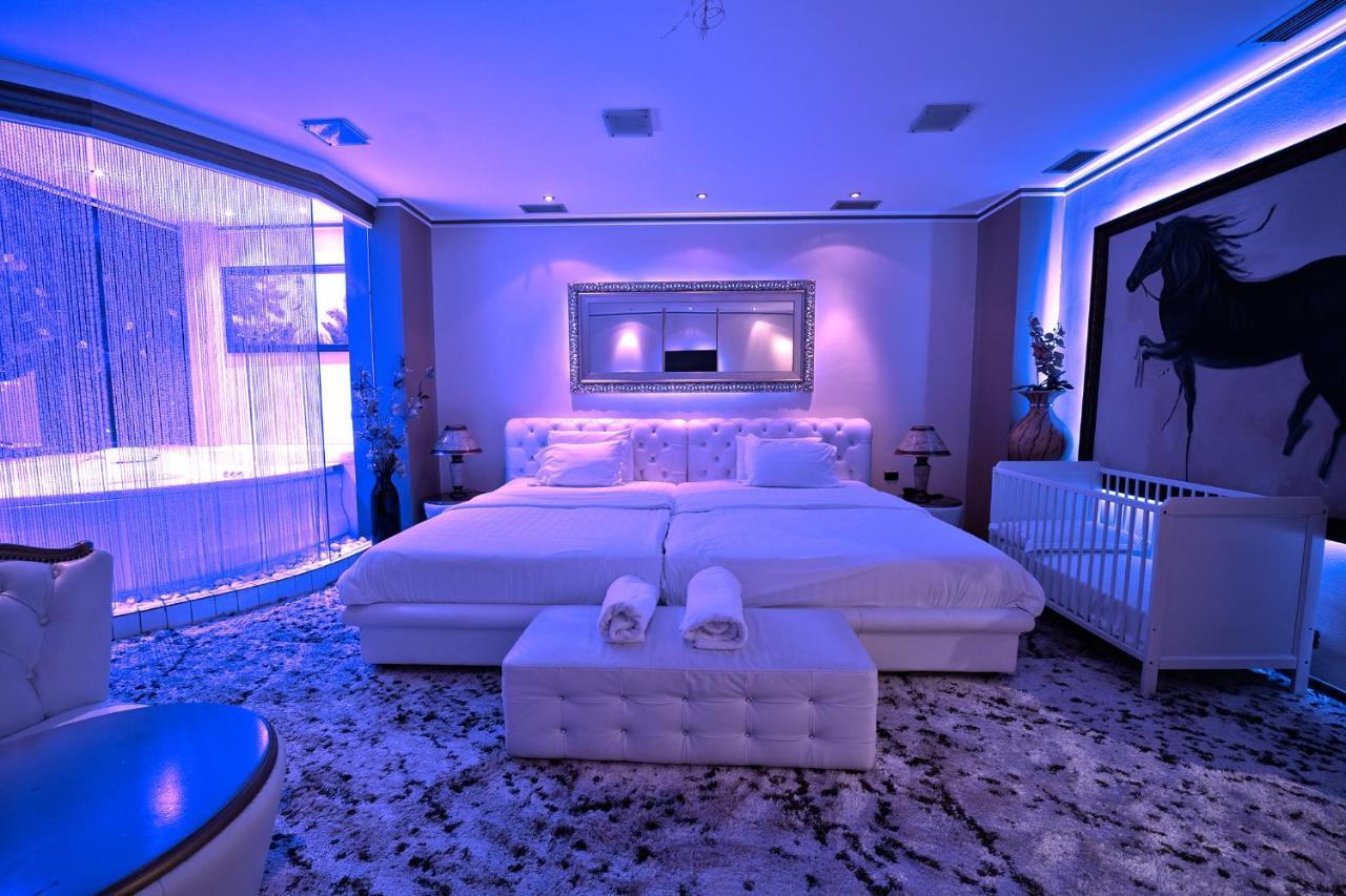 Hotel Rosa Blu Tirana Esterno foto