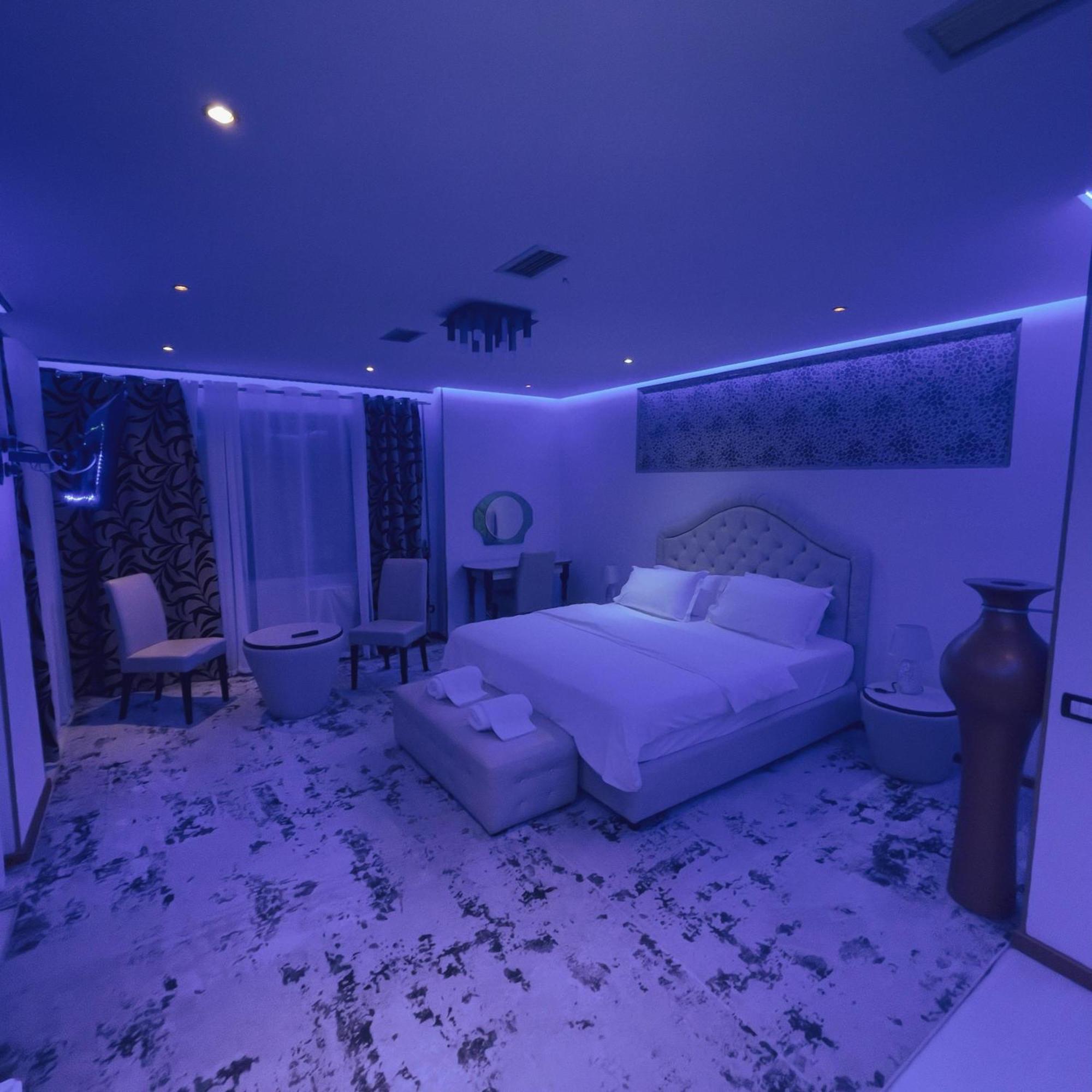 Hotel Rosa Blu Tirana Esterno foto
