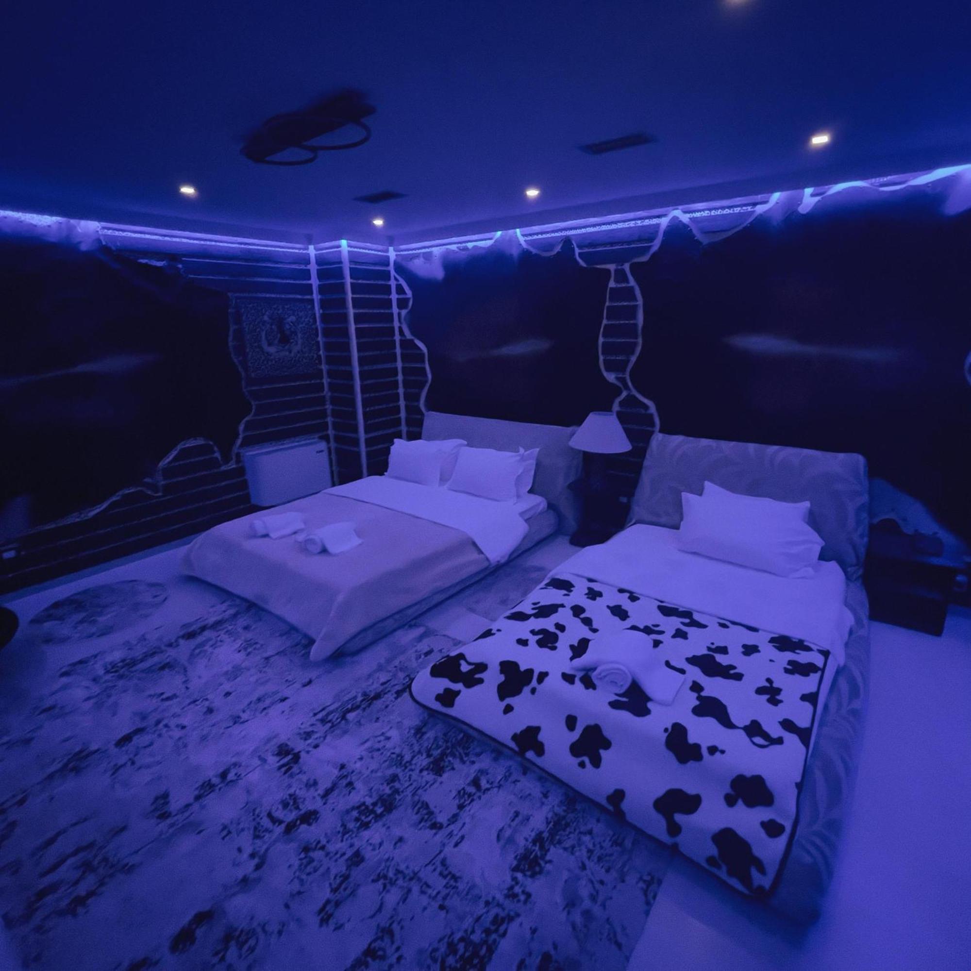 Hotel Rosa Blu Tirana Esterno foto