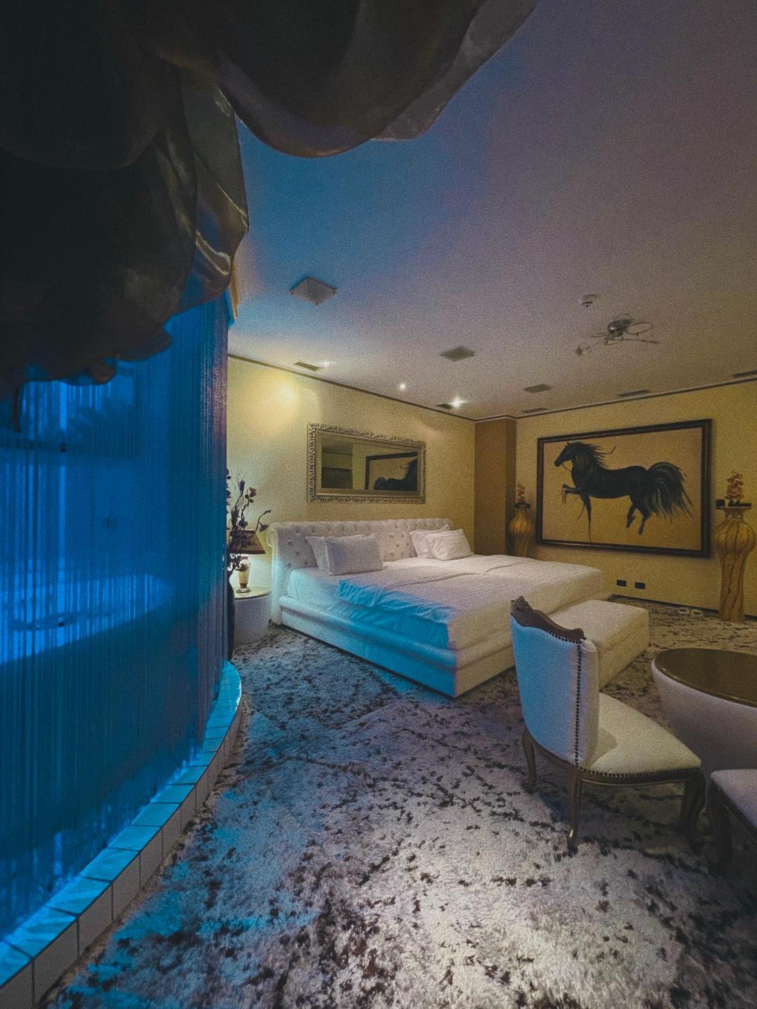 Hotel Rosa Blu Tirana Esterno foto