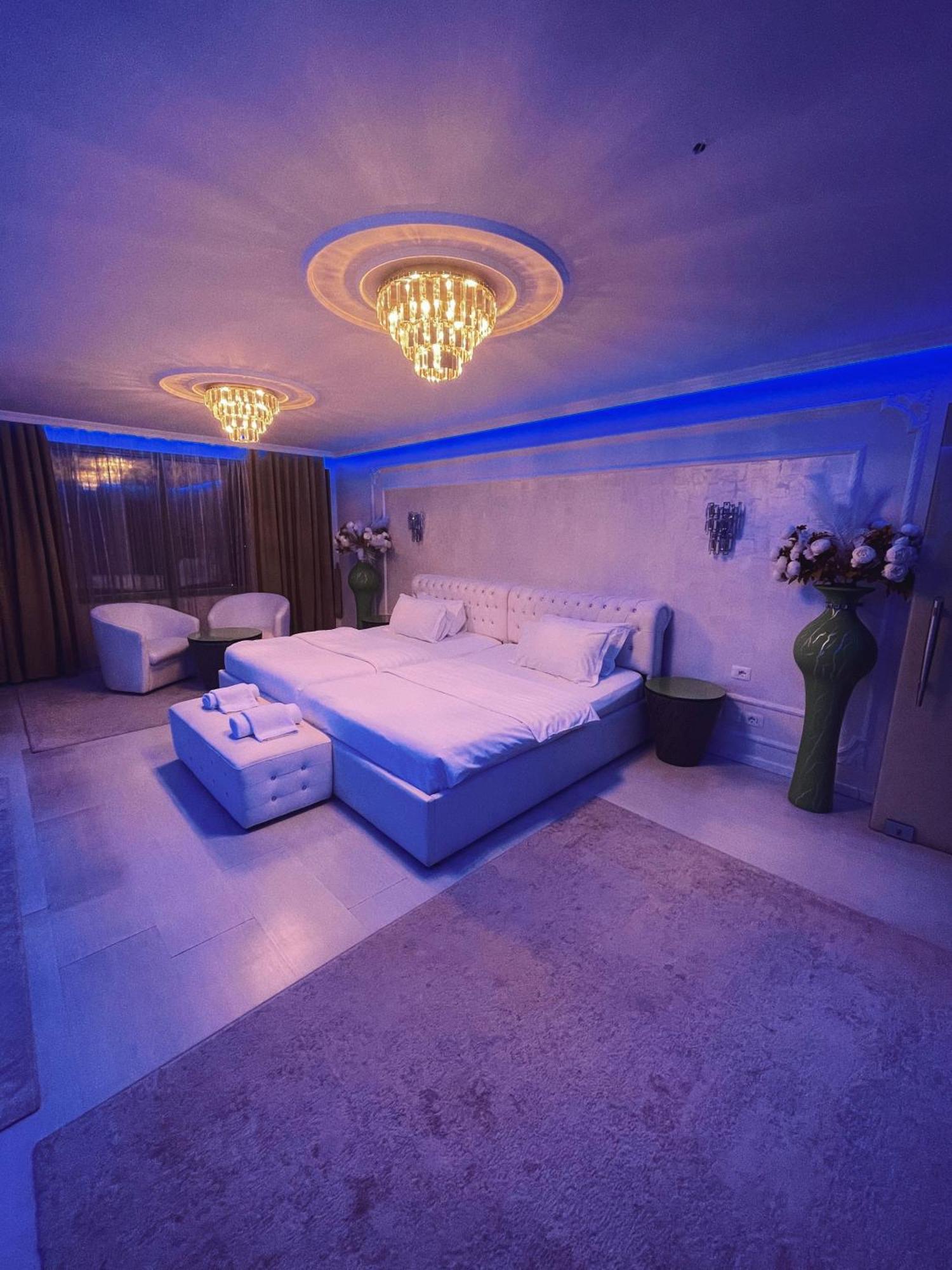 Hotel Rosa Blu Tirana Esterno foto