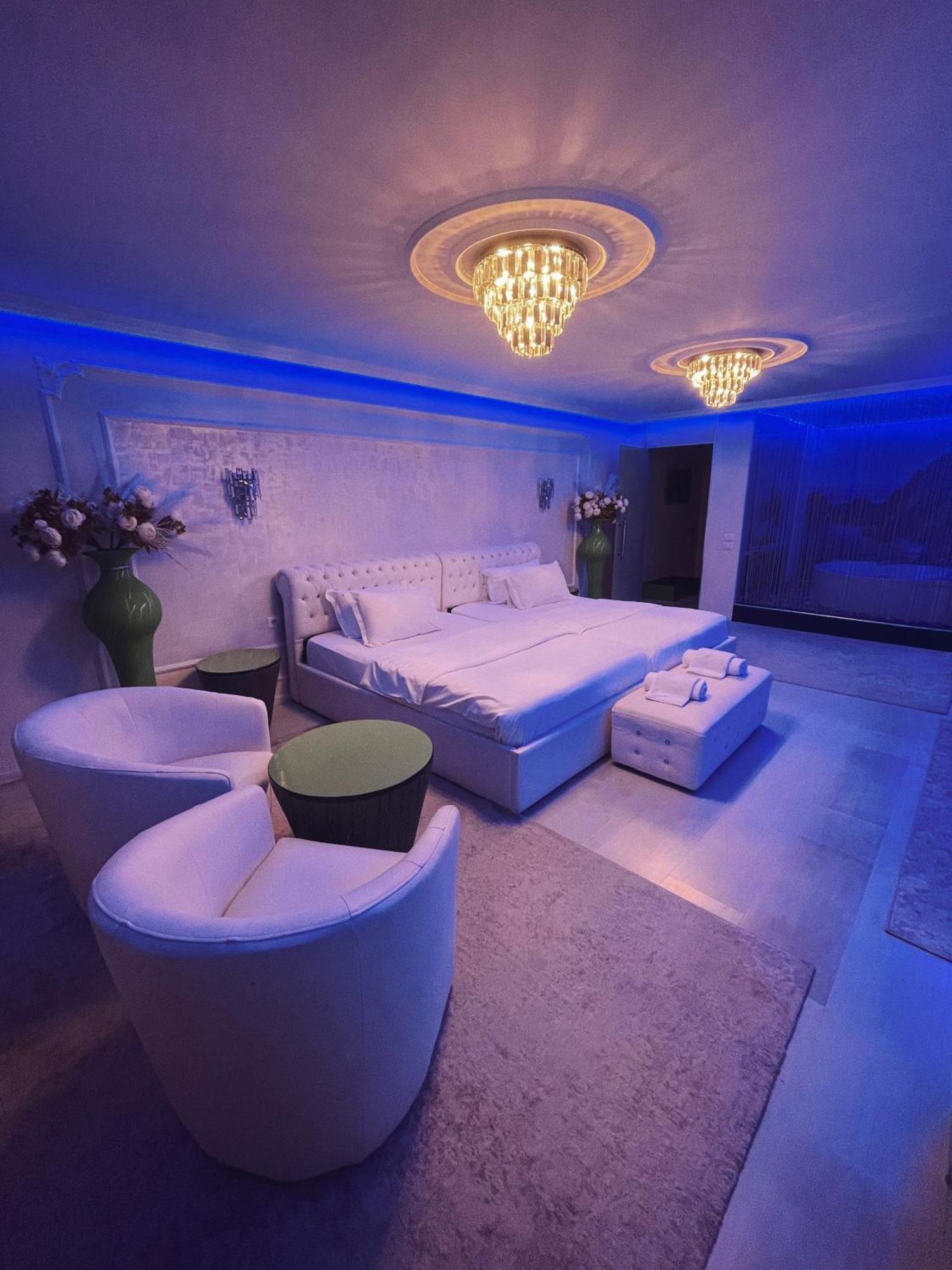 Hotel Rosa Blu Tirana Esterno foto