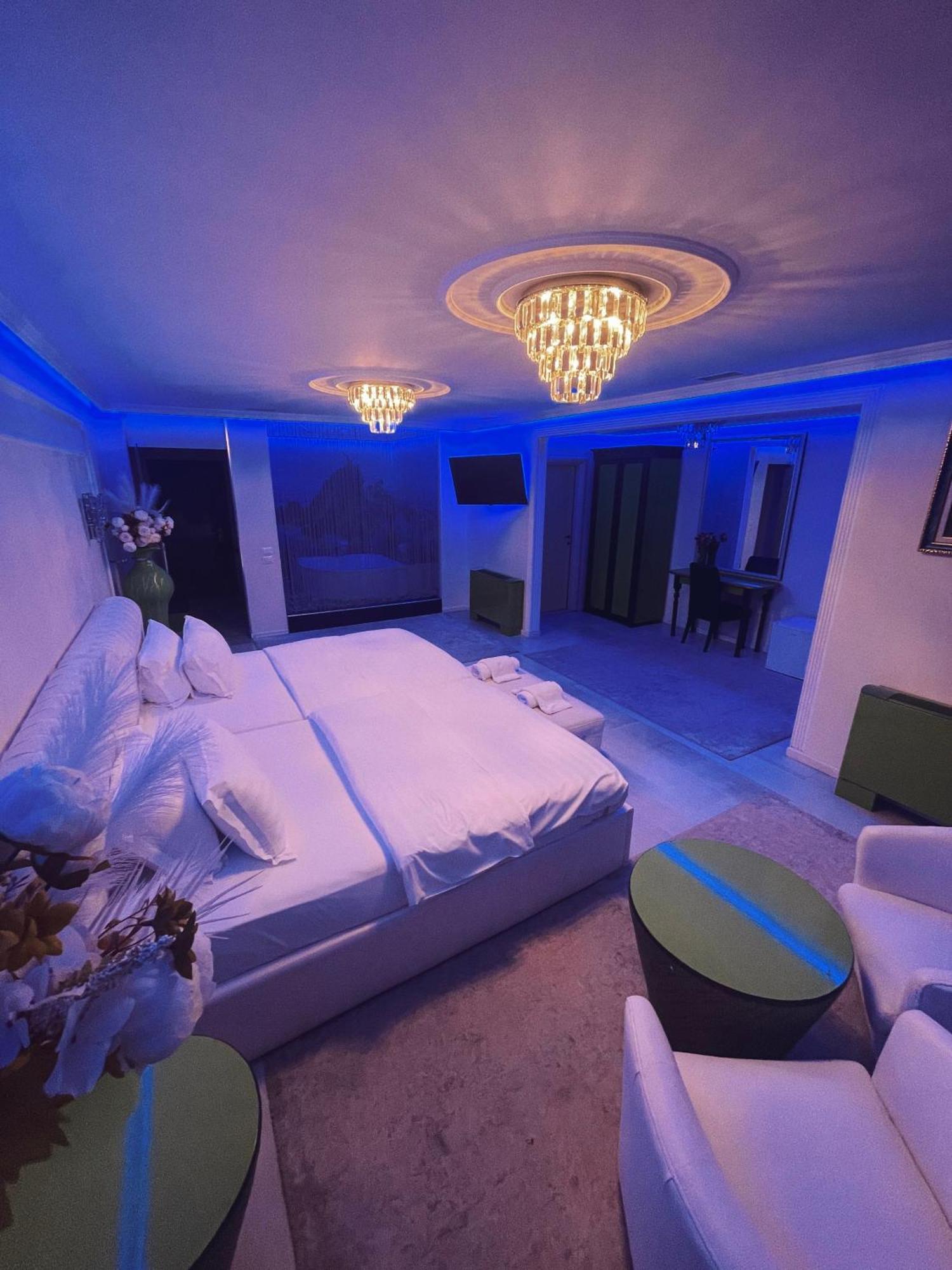 Hotel Rosa Blu Tirana Esterno foto