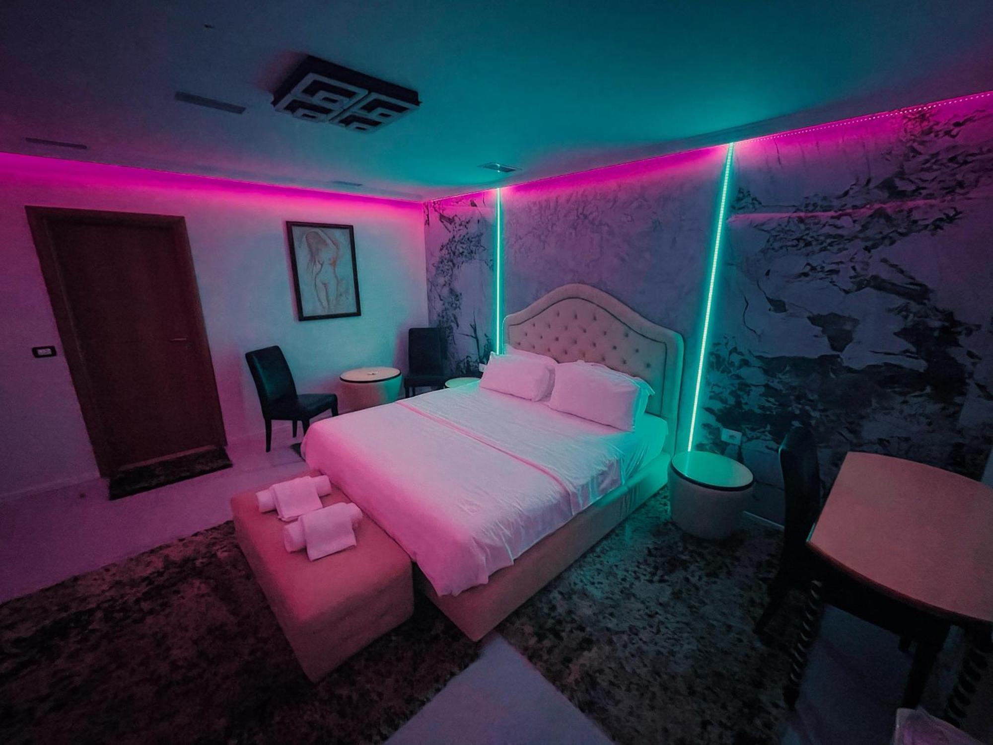 Hotel Rosa Blu Tirana Esterno foto