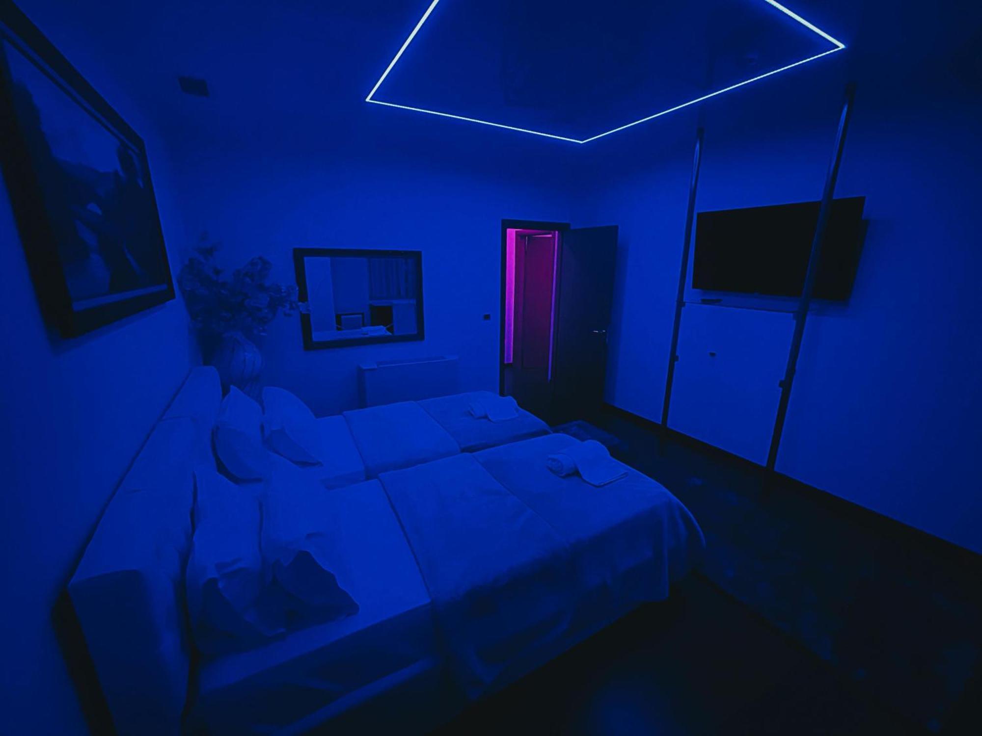 Hotel Rosa Blu Tirana Esterno foto