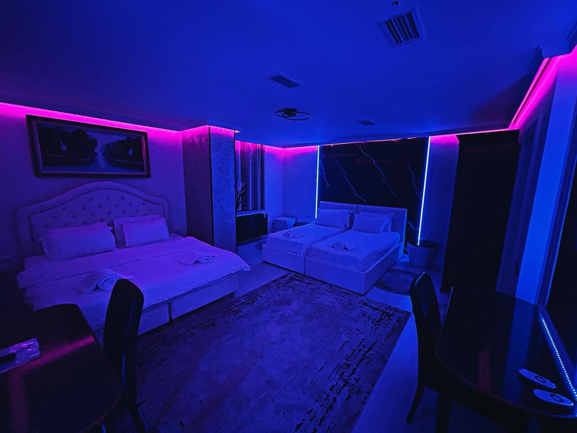 Hotel Rosa Blu Tirana Esterno foto