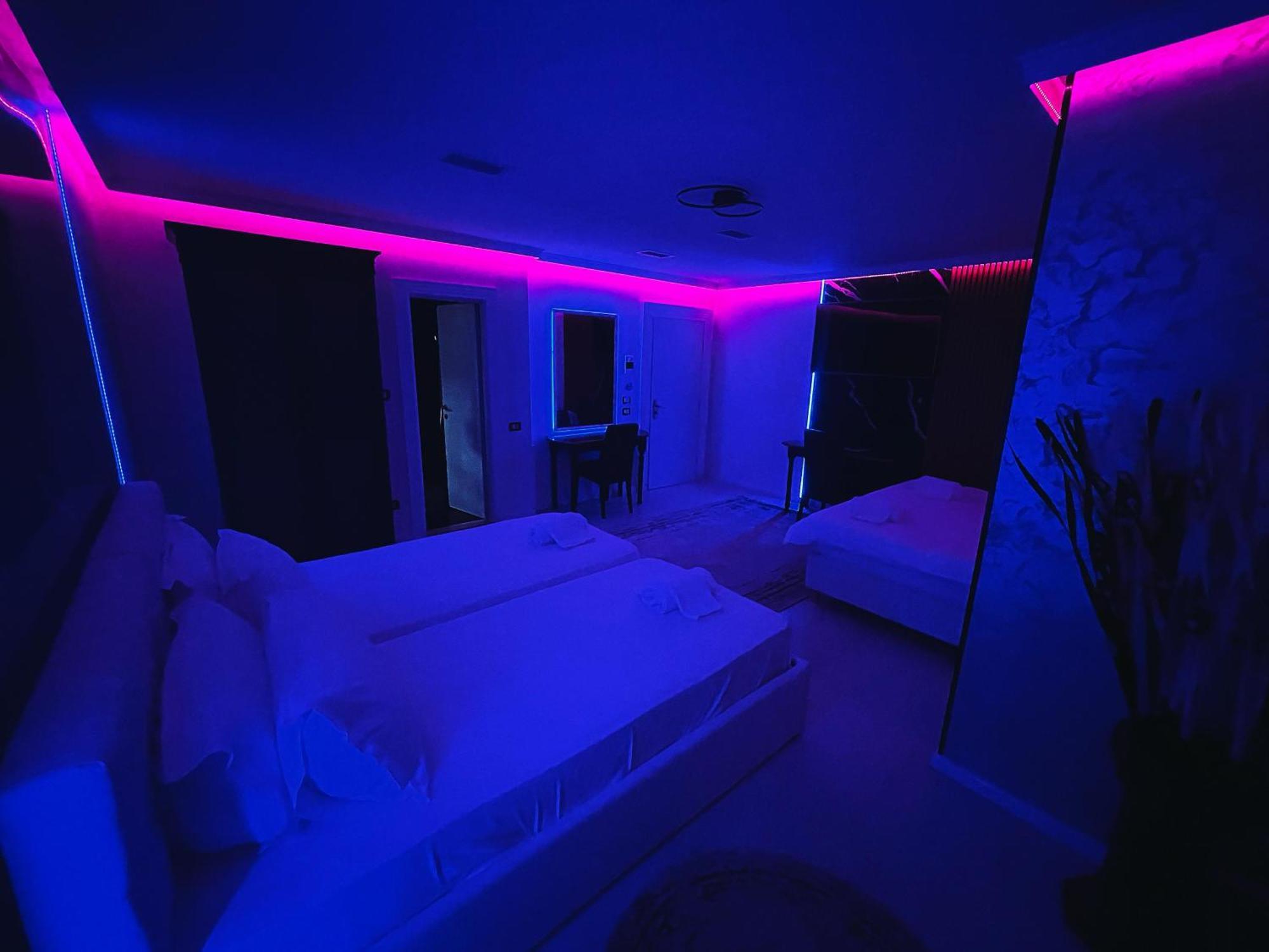 Hotel Rosa Blu Tirana Esterno foto