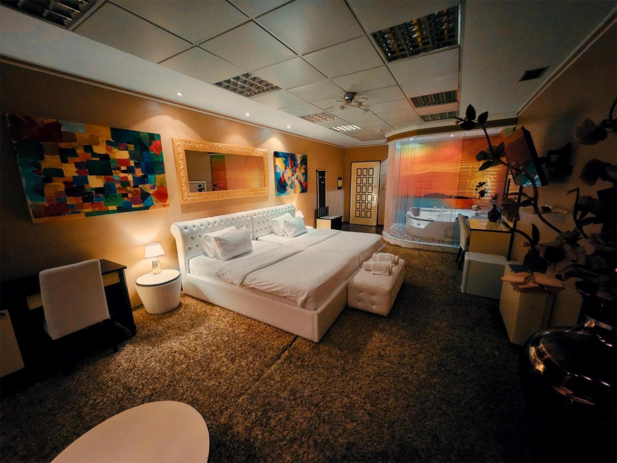 Hotel Rosa Blu Tirana Esterno foto