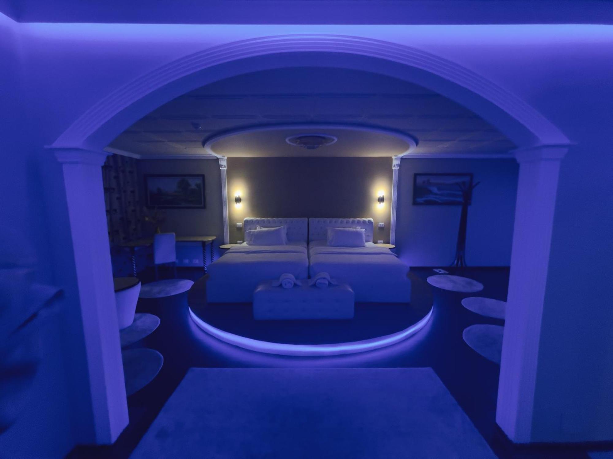 Hotel Rosa Blu Tirana Esterno foto