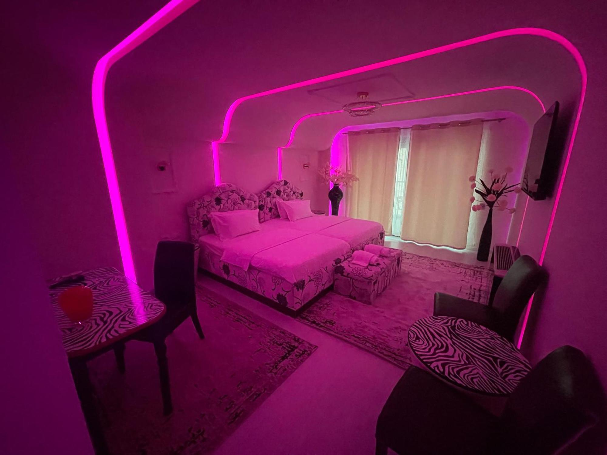 Hotel Rosa Blu Tirana Esterno foto